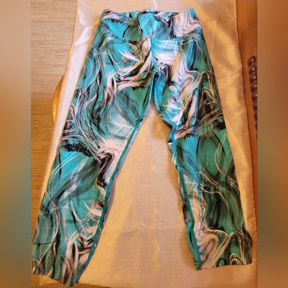 Calvin Klein Performance Quick Dry Capri Leggings